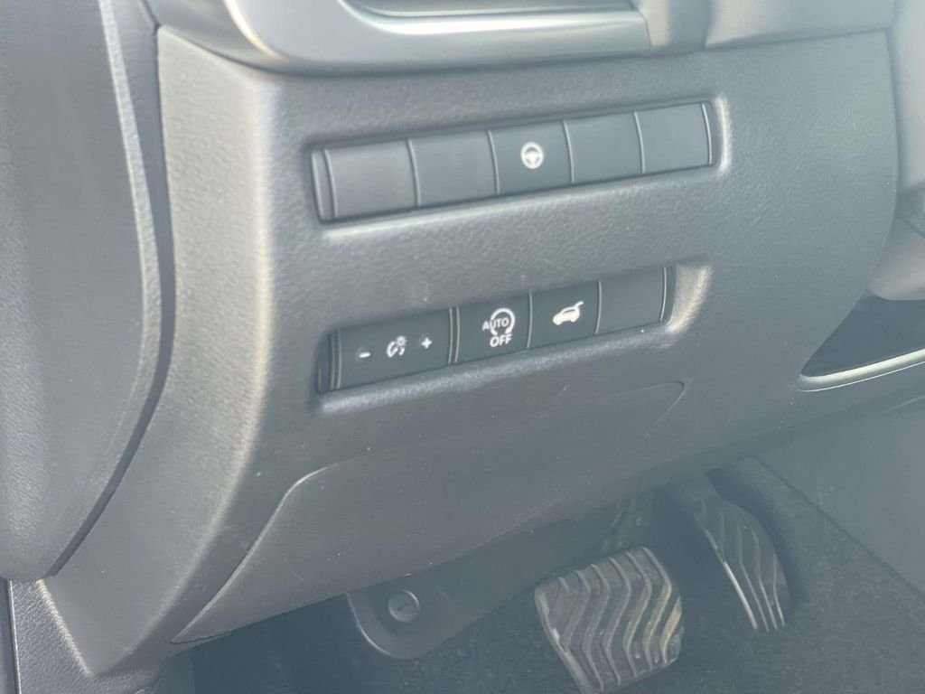 2025 Nissan Rogue SV - Photo 18