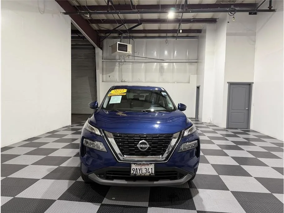 Used 2022 Caspian Blue Metallic Nissan SV image 3