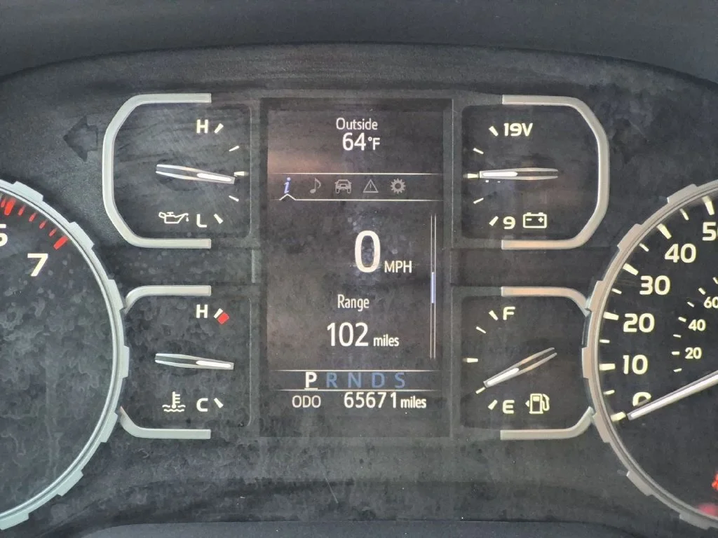 Used 2020 Cement Toyota SR5 image 16