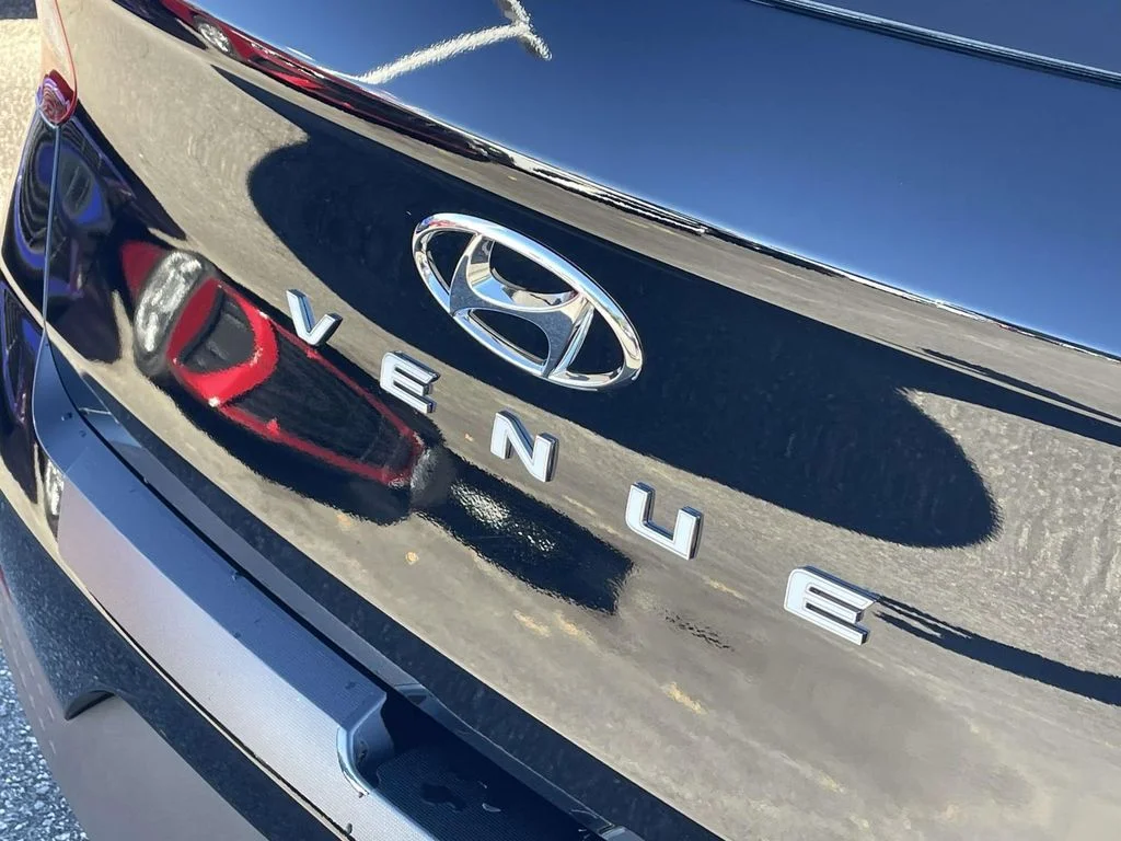 New 2026 Black Hyundai SE image 10