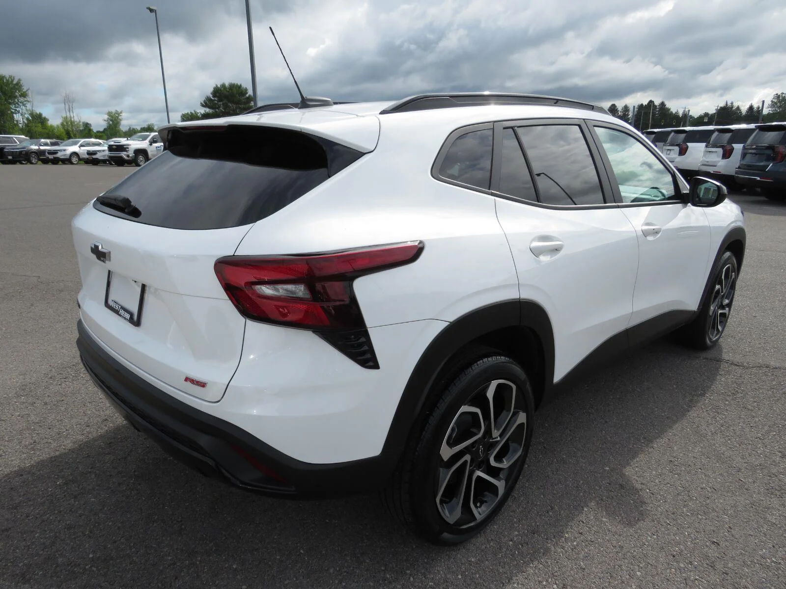 Used 2025 Summit White Chevrolet 2RS image 5