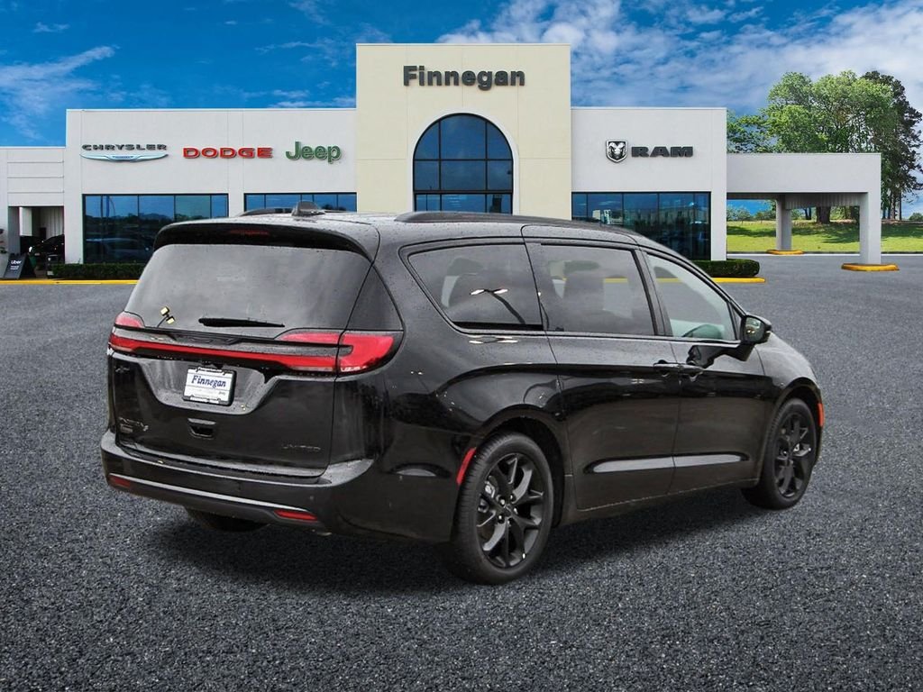New 2027 Diamond Black Crystal Pearl-Coat Exterior Paint Chrysler Limited image 6