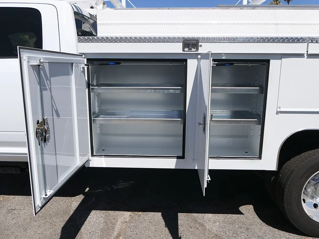 New 2024 Bright White Clearcoat RAM Tradesman/SLT image 6