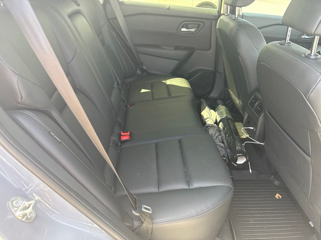 Used 2025 Gray Nissan SL image 8