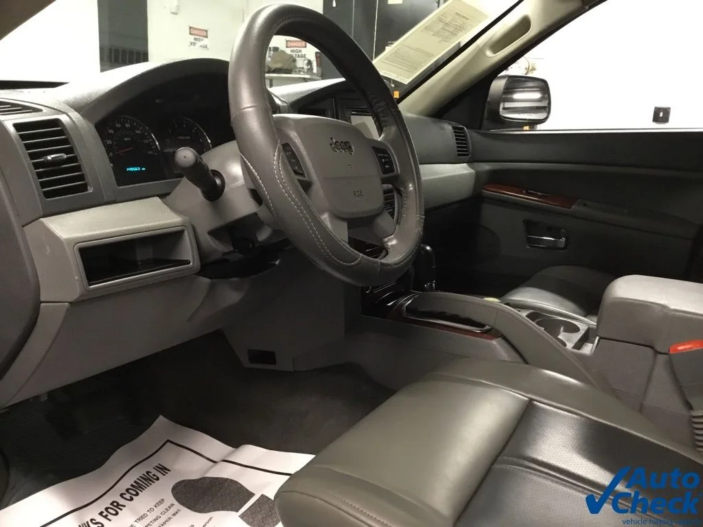Used 2005 Red Jeep Limited image 23