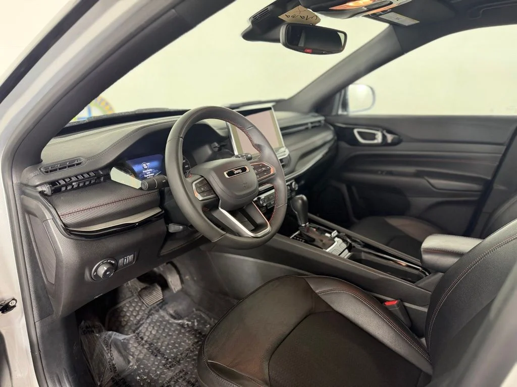 Used 2025 Silver Zynith Jeep Trailhawk image 12