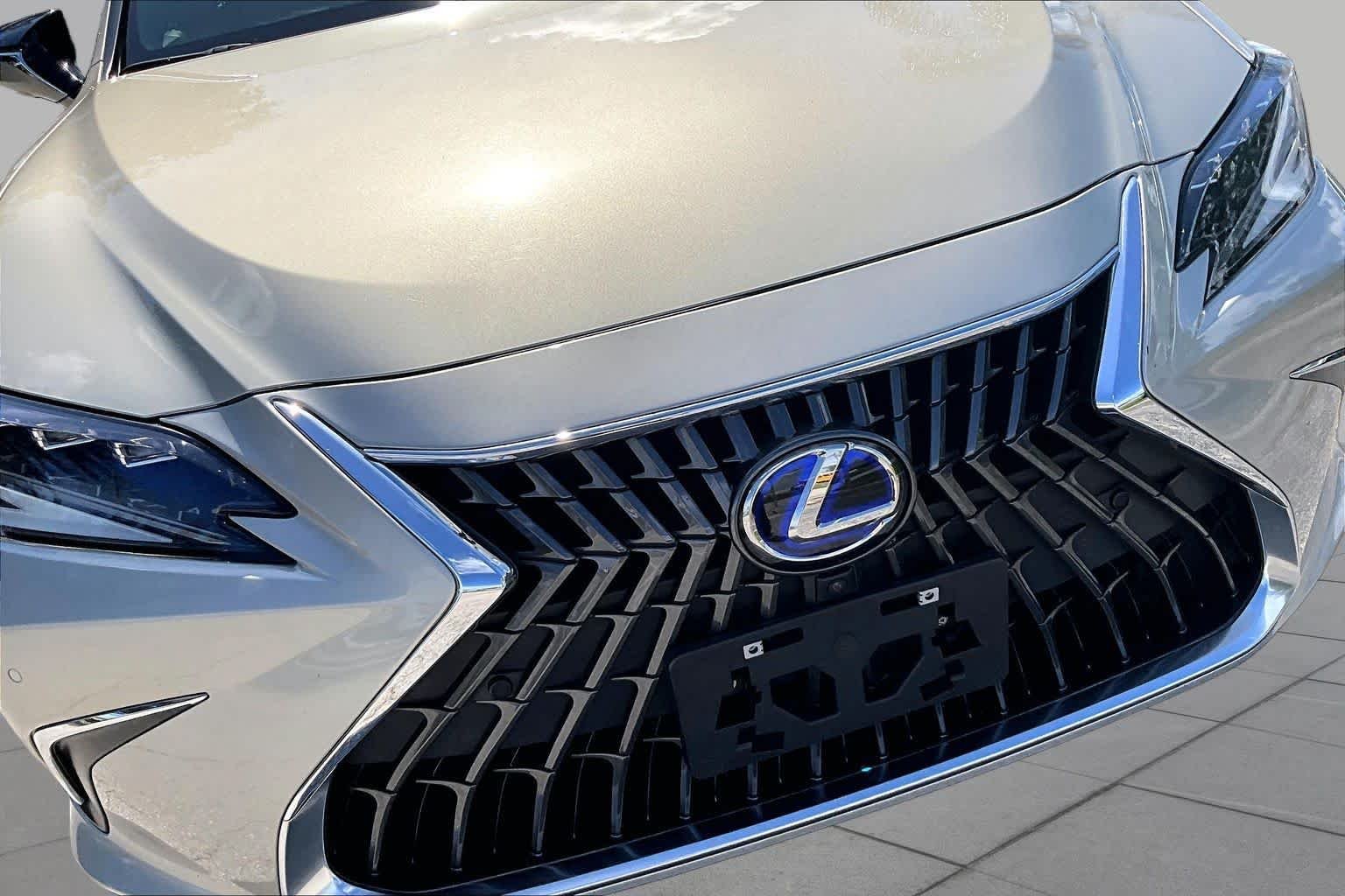 Used 2022 Moonbeam Beige Metallic Lexus Ultra Luxury image 30