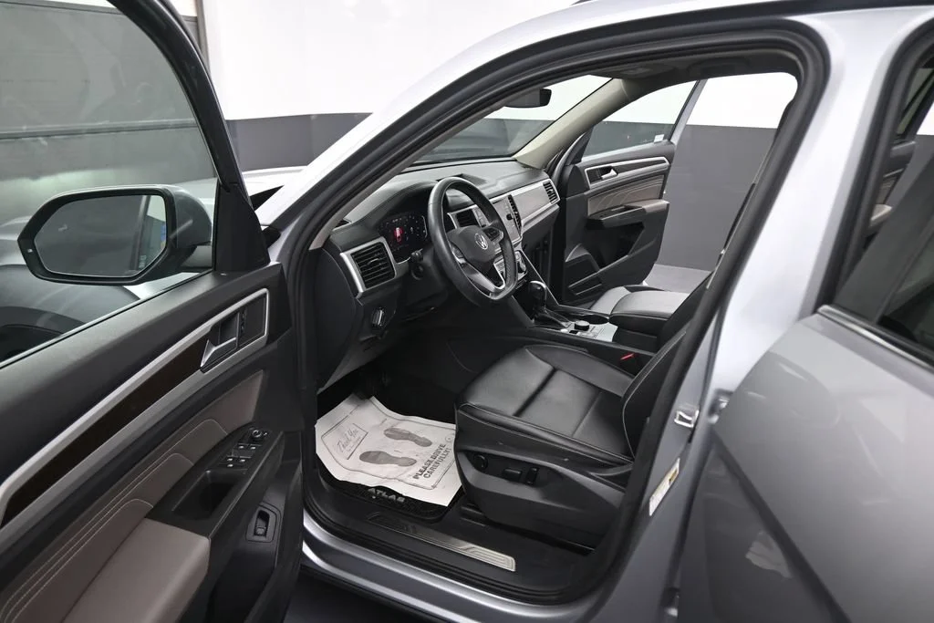 Used 2023 Silver Volkswagen 2.0T SE w/Technology image 38