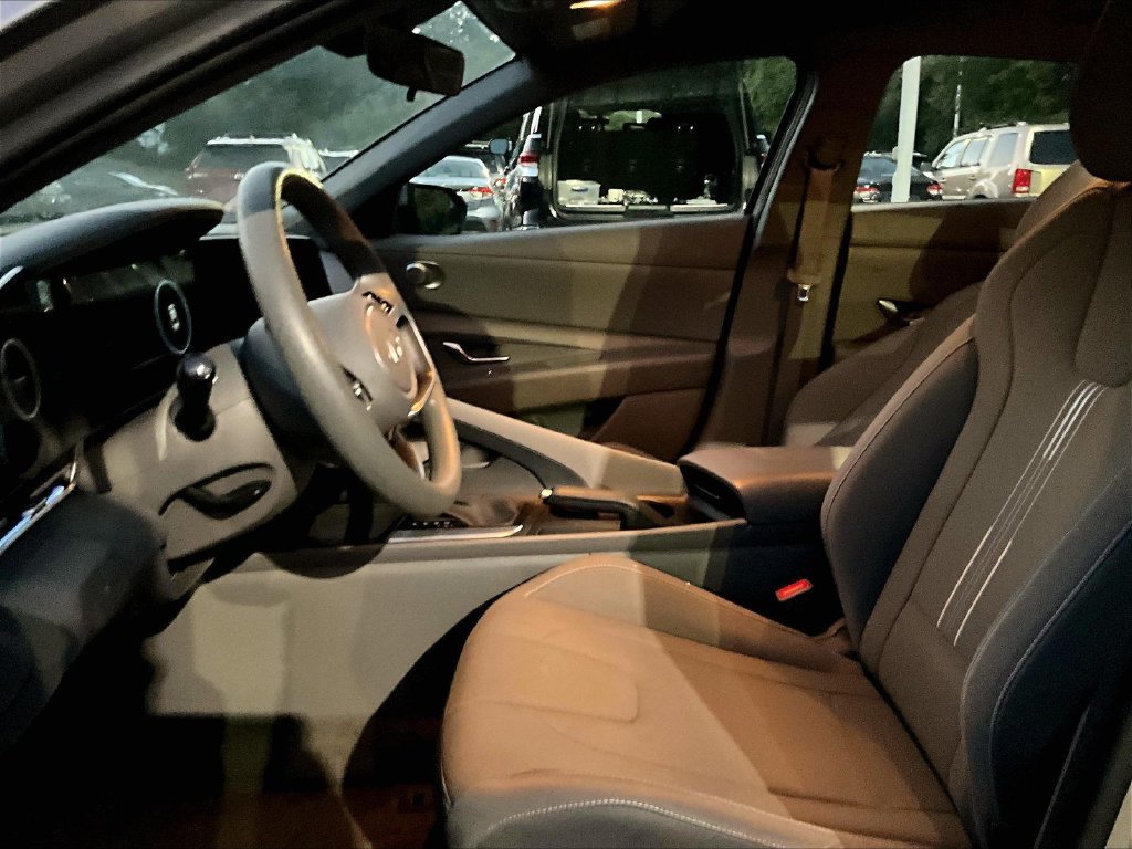 Used 2024 Silver Hyundai SEL image 4