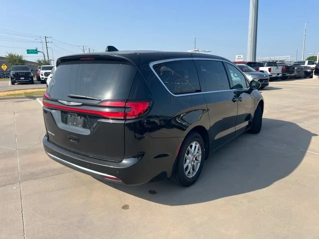 Used 2023 Black Chrysler Touring L image 4