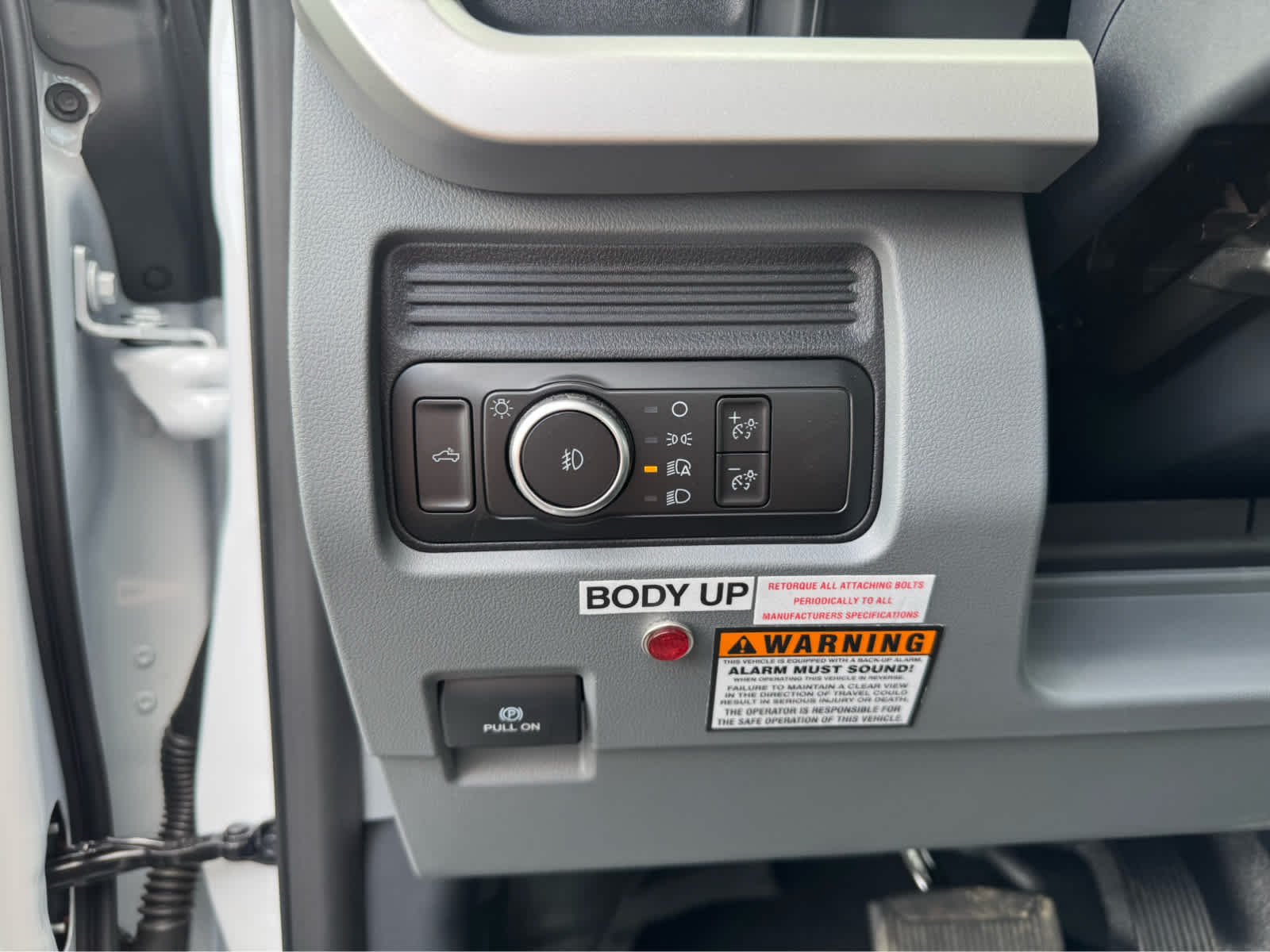 New 2026 Oxford White Ford XL image 14