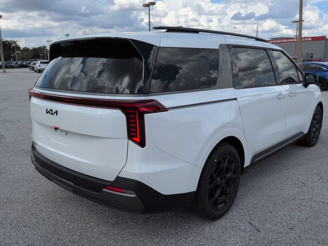 New 2027 Snow White Pearl Kia SX Prestige image 4