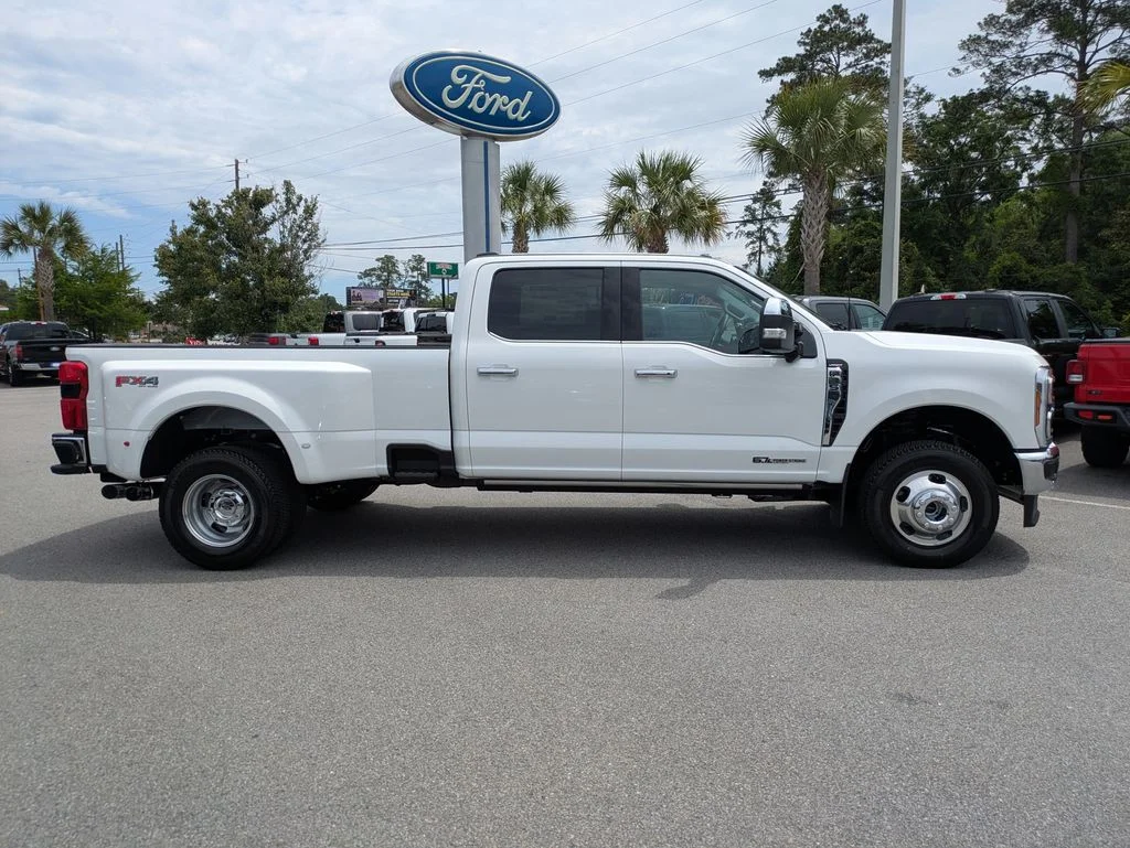 New 2026 Star White Metallic Tri-Coat Ford Lariat image 3
