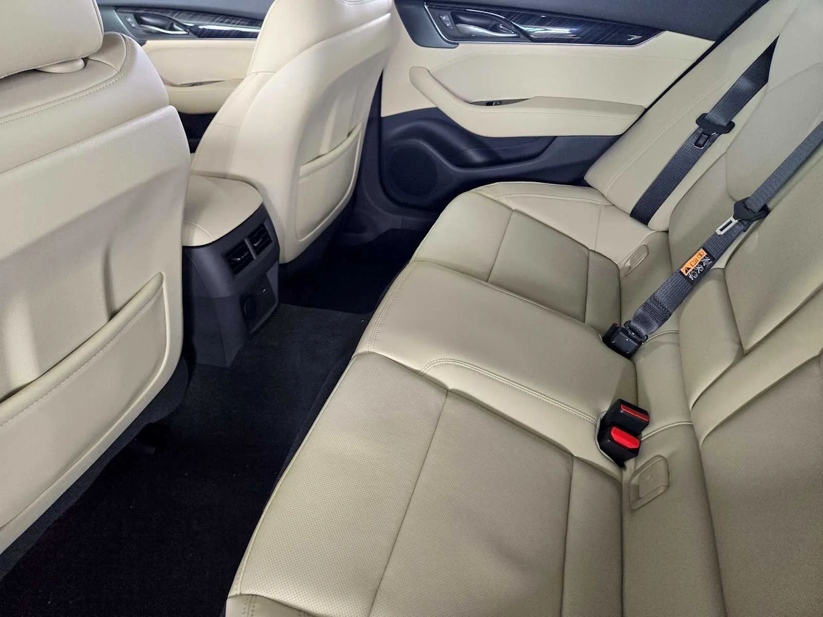 New 2026 Vibrant White Tricoat Cadillac Premium Luxury image 20