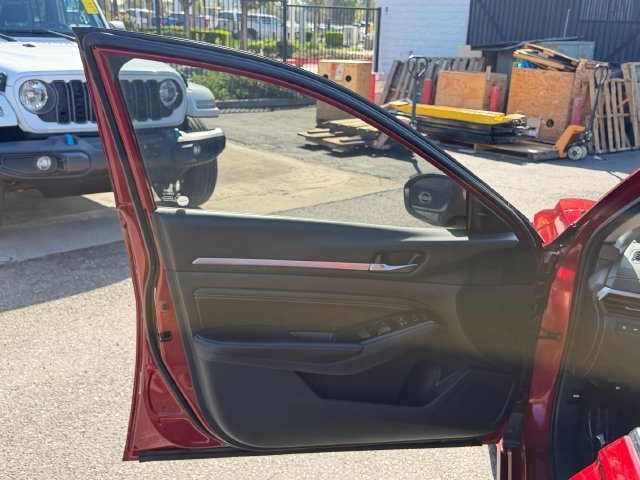 Used 2022 Red Nissan 2.5 SV image 14