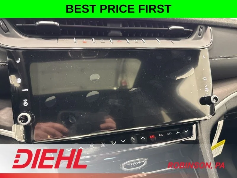 New 2026 Silver Zynith Exterior Paint Jeep Altitude image 30