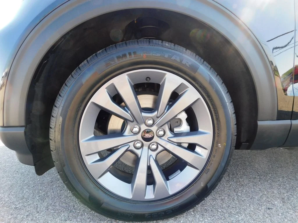 Used 2023 Black Ford XLT image 13