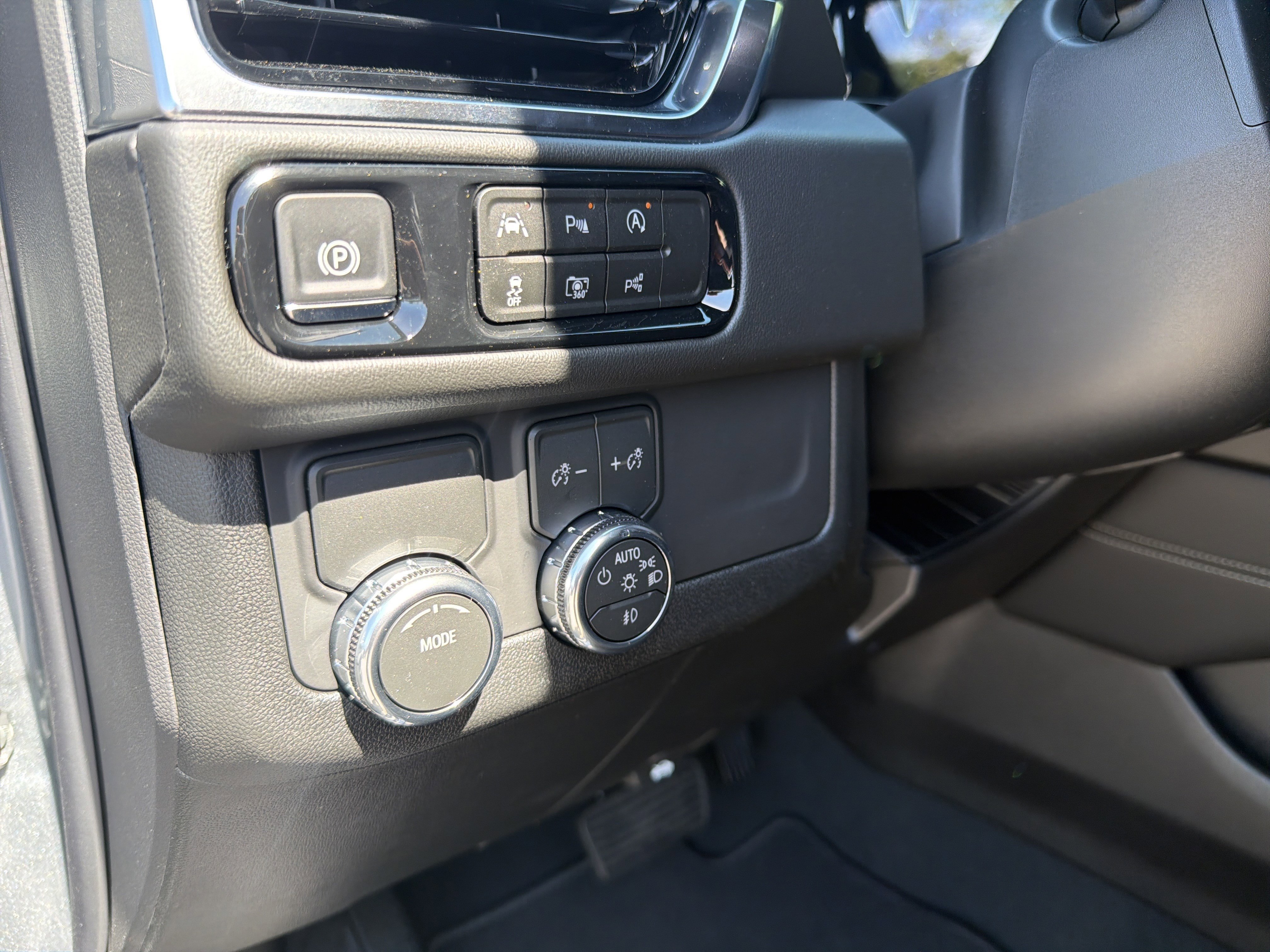 New 2026 Sterling Metallic GMC Elevation image 36