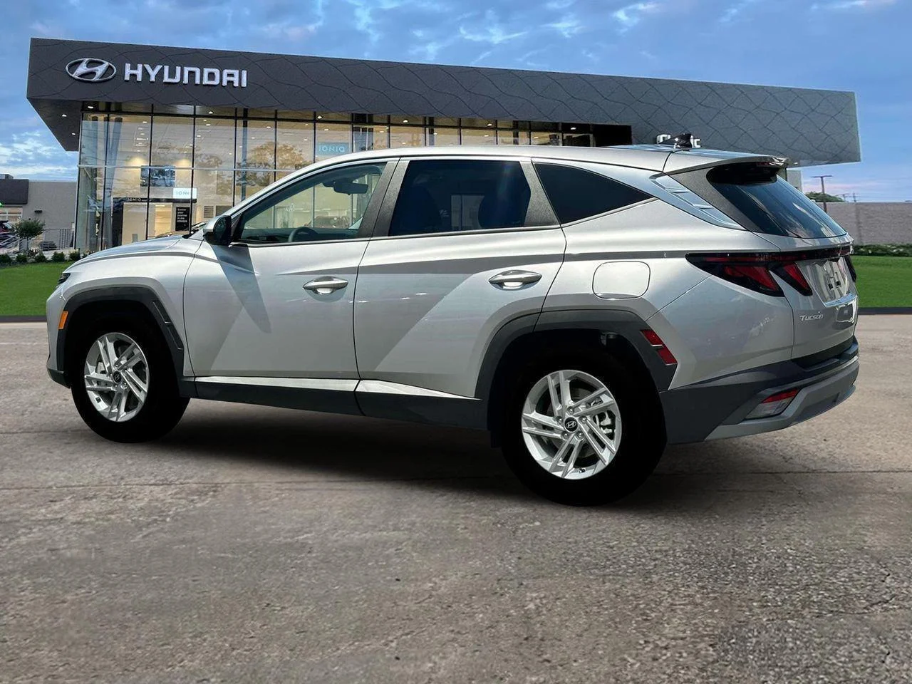 New 2026 Shimmering Silver Metallic Hyundai SE image 4