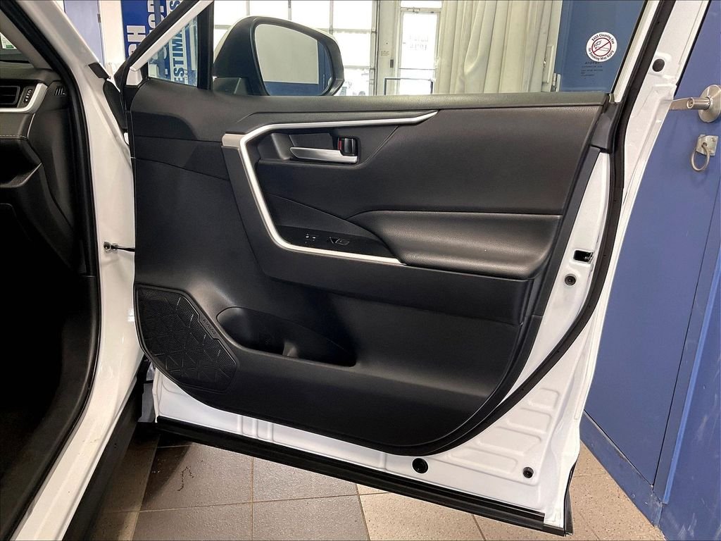 Used 2025 White Toyota XLE image 12