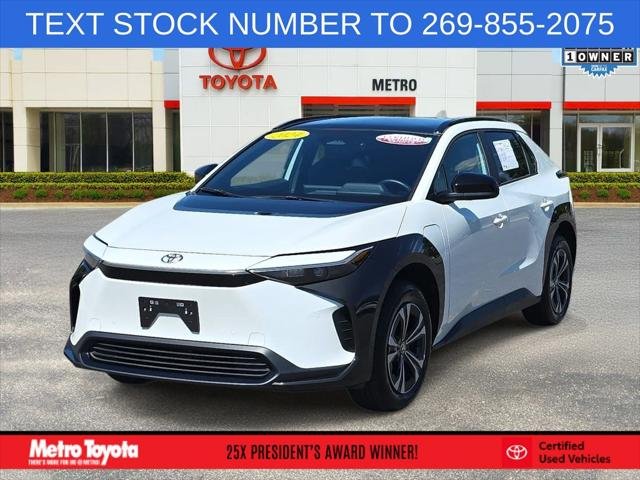 Certified Used 2024 WIND CHILL PEARL Toyota XLE image 1