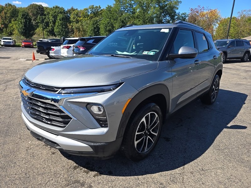 Used 2025 Gray Chevrolet LT image 3