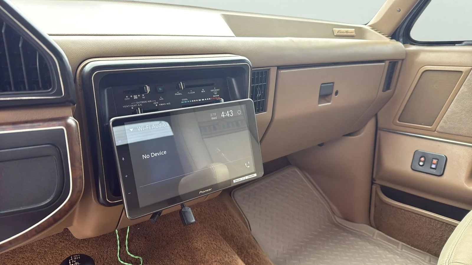 Used 1988  Ford XLT image 33