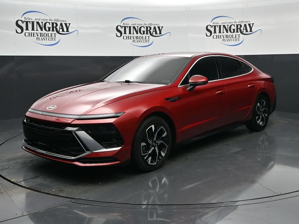 Used 2024 Red Hyundai SEL image 3