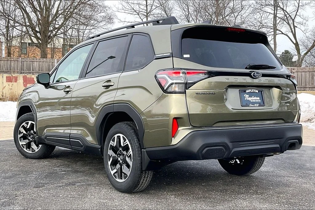 New 2026 AUTUMN GREEN METALLIC Subaru Premium image 3