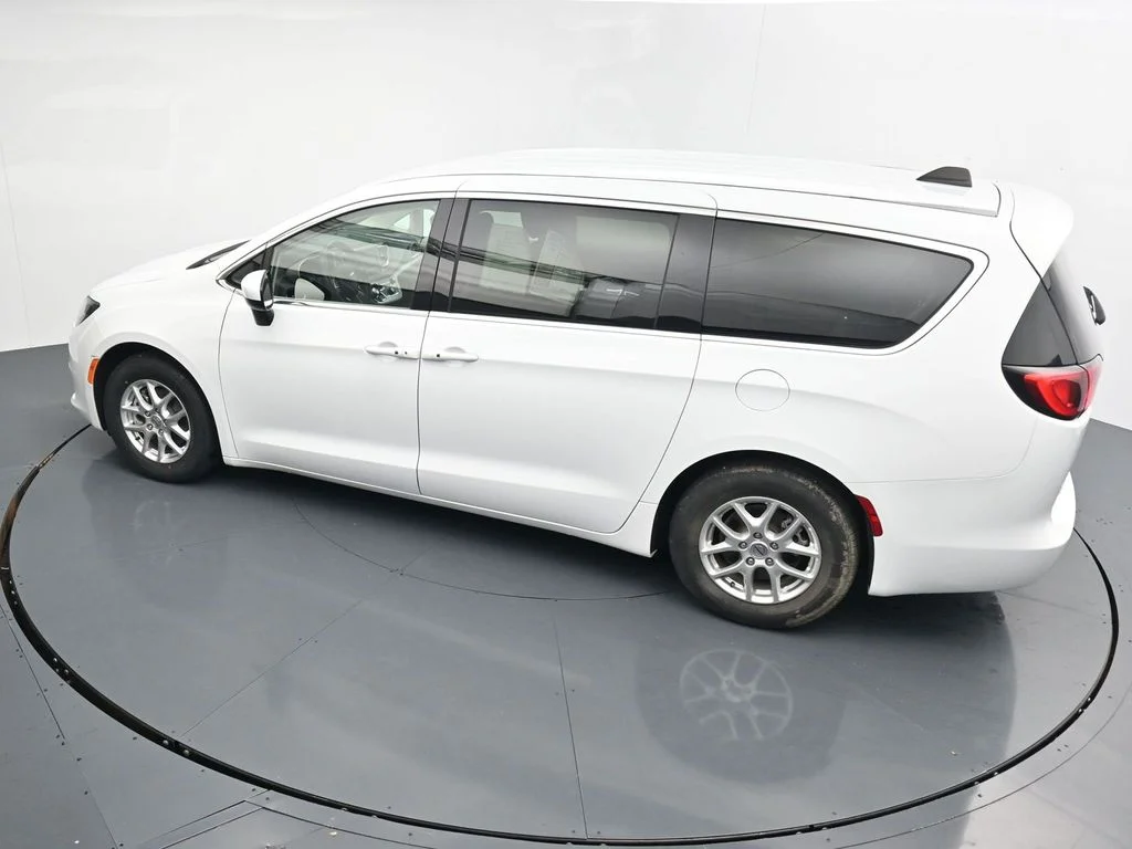 Used 2023 White Chrysler LX image 26