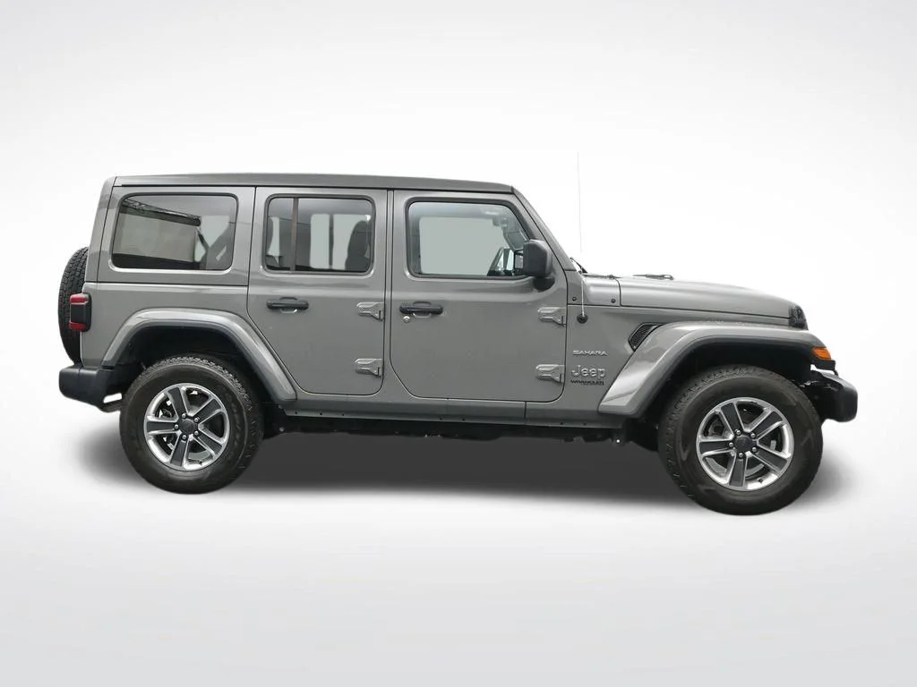 Used 2022 Gray Jeep Unlimited Sahara image 4