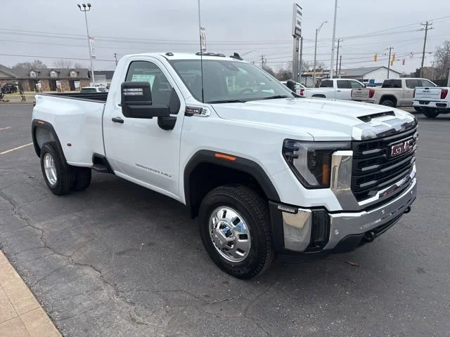 2026 GMC Sierra 3500HD Pro - Photo 9