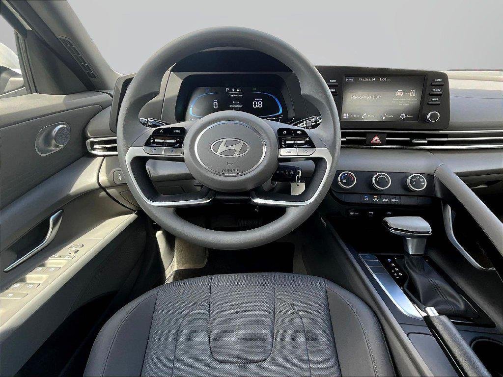 New 2026 White Hyundai SE image 9