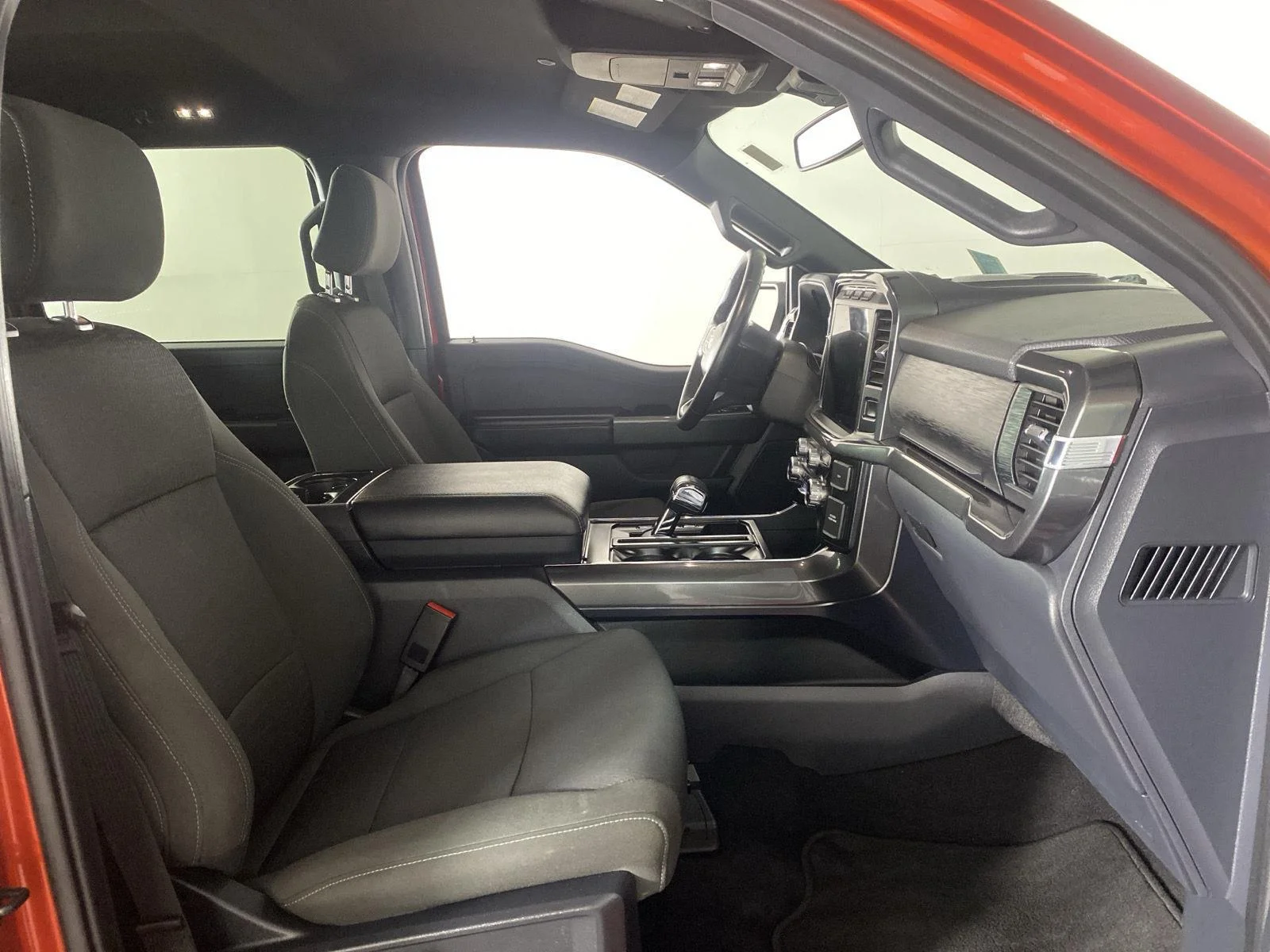 Used 2023 Hot Pepper Red Tinted Clearcoat Ford XLT image 28