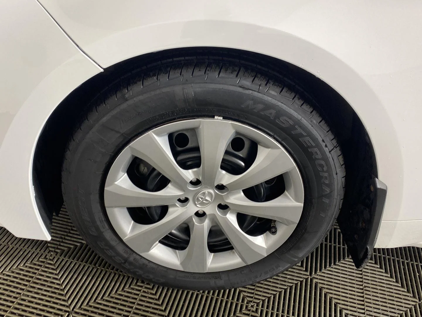 Used 2023 Ice Cap Toyota LE image 10