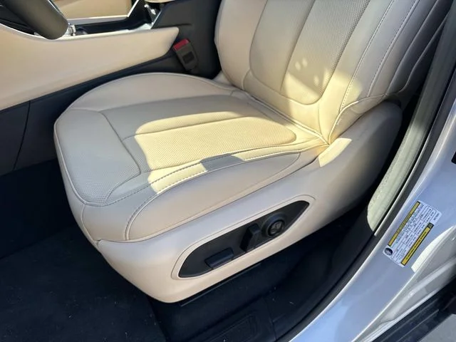 New 2025 Silver Jeep Limited image 19