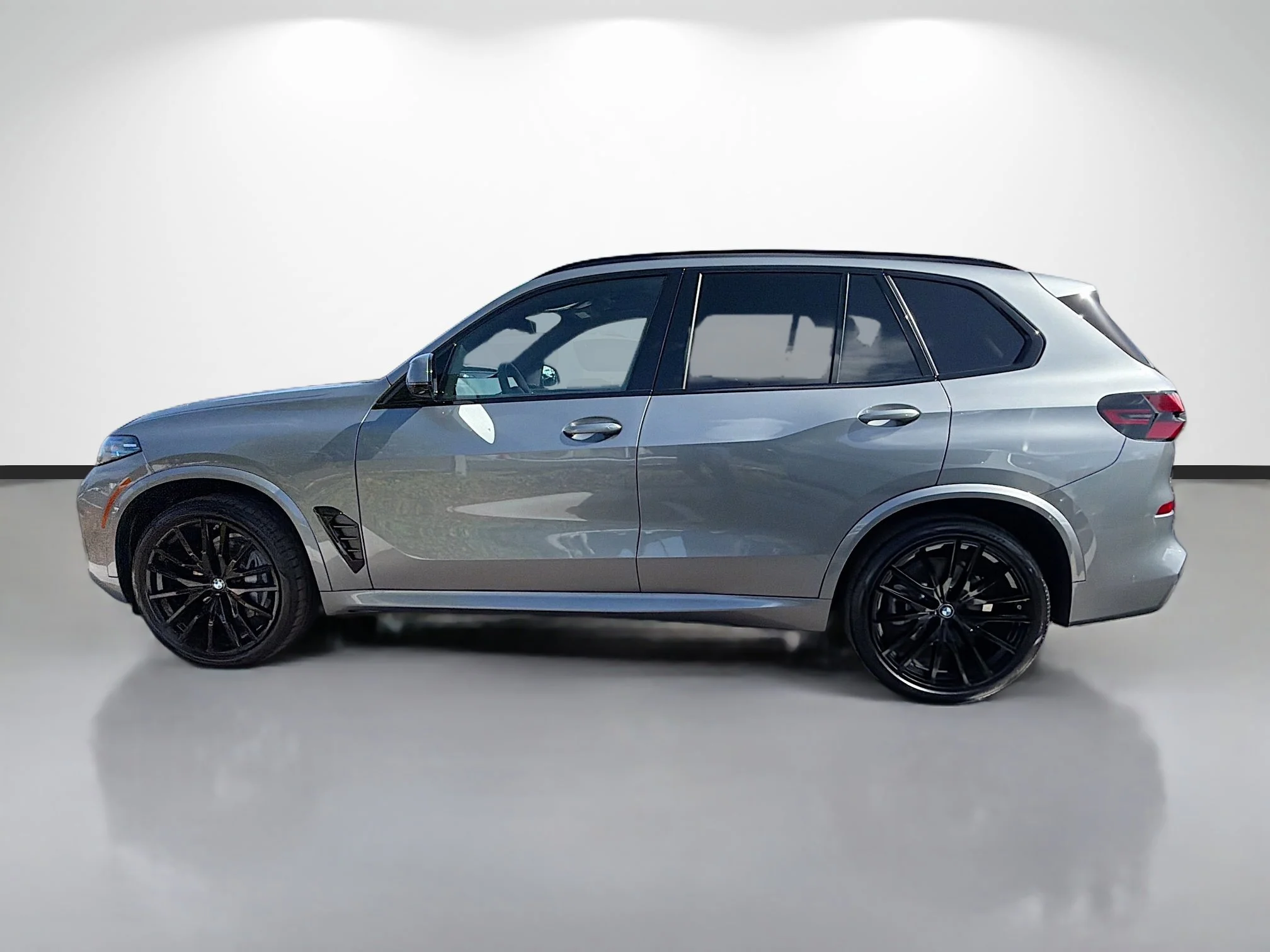New 2026 Skyscraper Grey Metallic BMW sDrive40i image 6