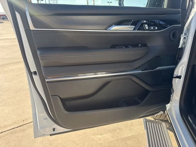 New 2026 White Jeep Summit Obsidian image 24