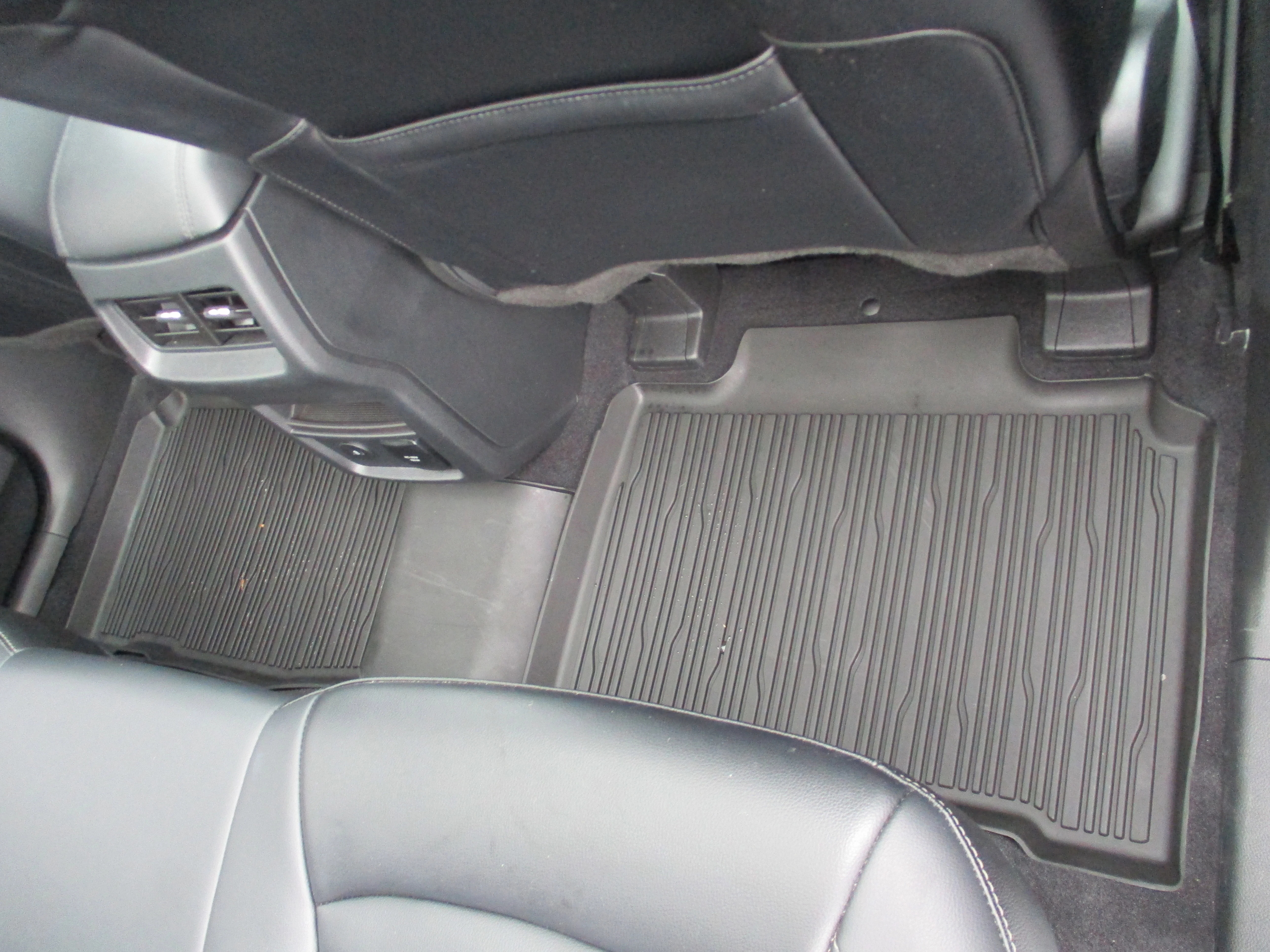 Used 2023 Agate Black Metallic Ford SEL image 39