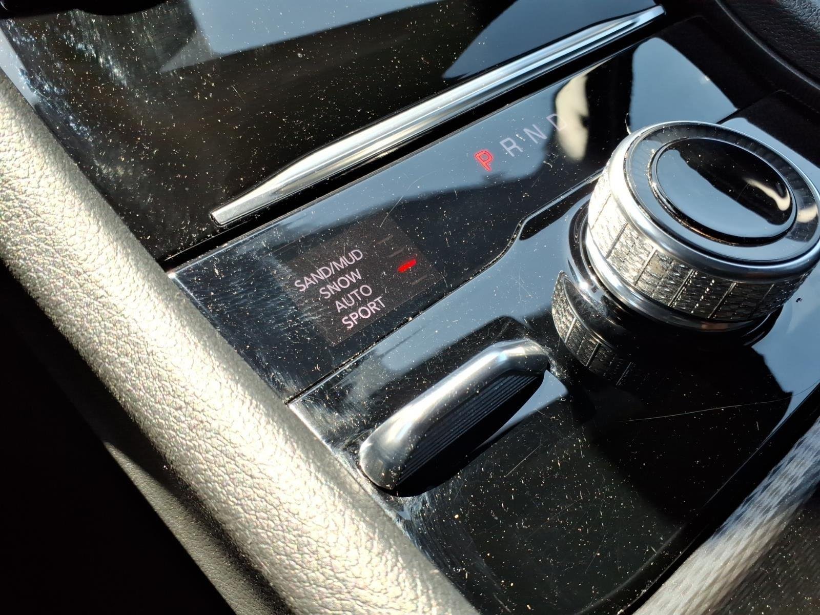 Used 2025 Diamond Black Crystal Pearlcoat Jeep Limited image 9