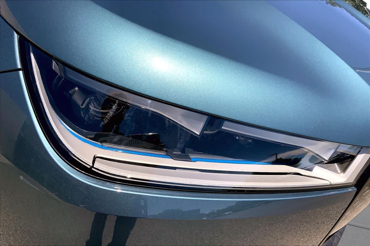 Used 2024 Blue Ridge Mountain Metallic BMW xDrive50 image 27