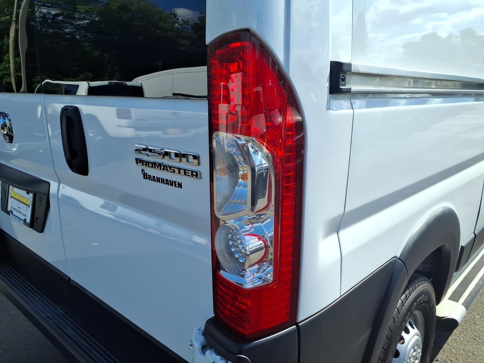 Used 2025 White Ram Base image 18