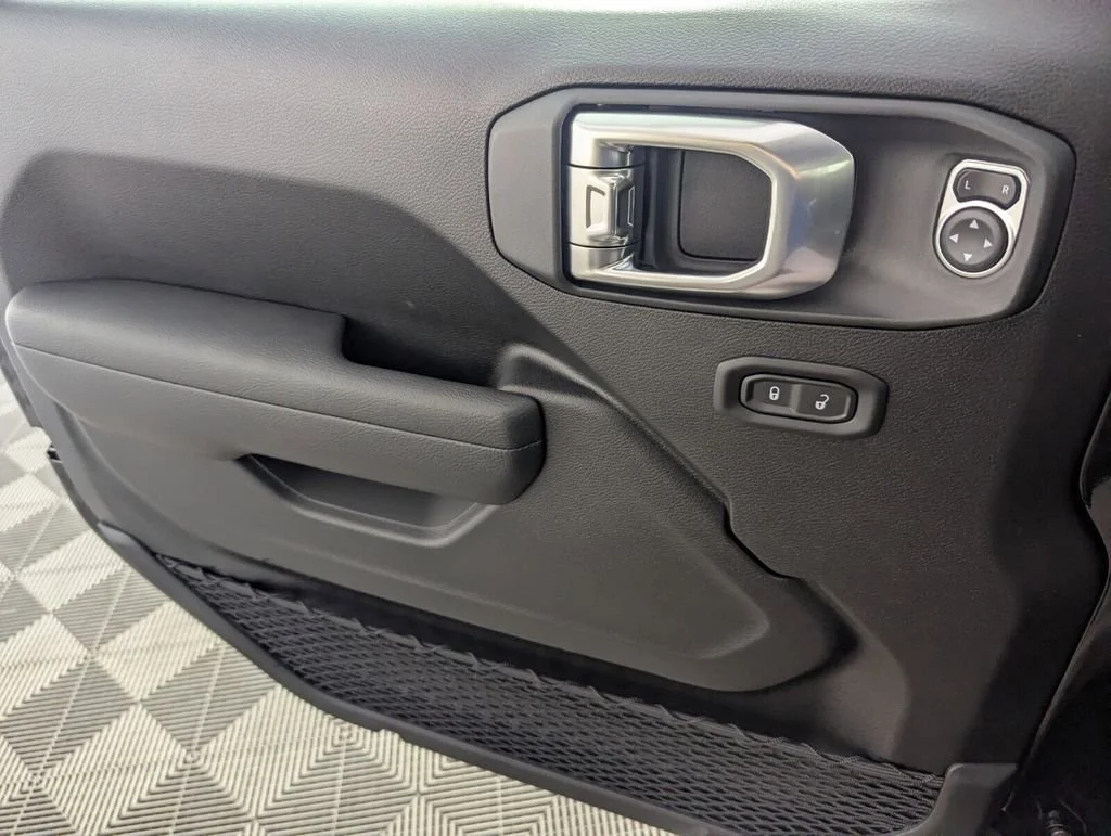 New 2026 Black Clearcoat Jeep Rubicon image 26