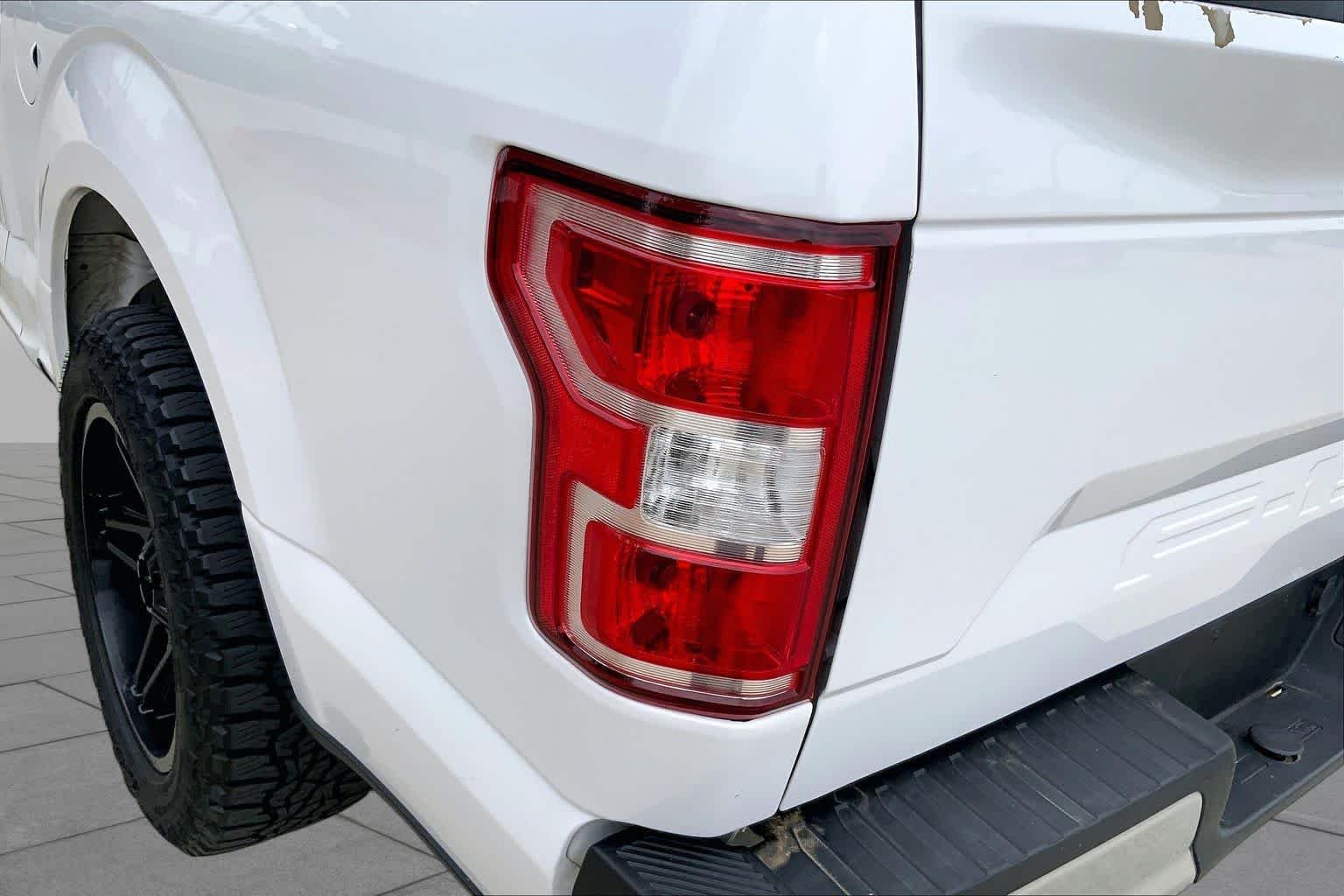Used 2018 Oxford White Ford XLT image 28