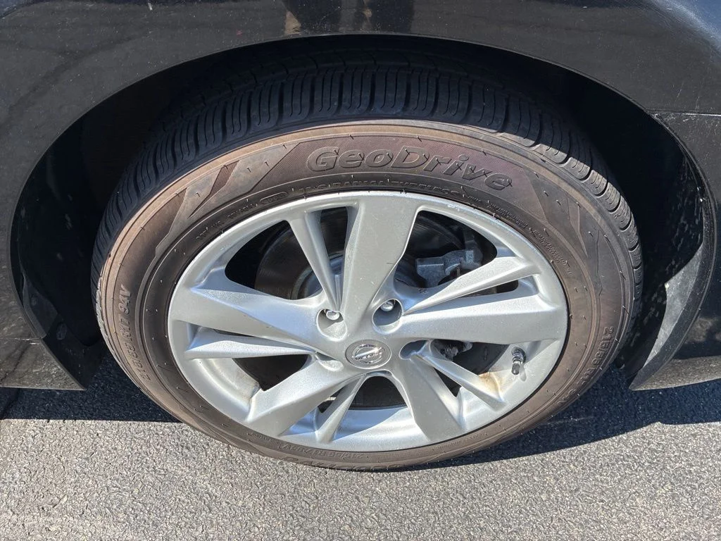 Used 2013 Black Nissan 2.5 SV image 13