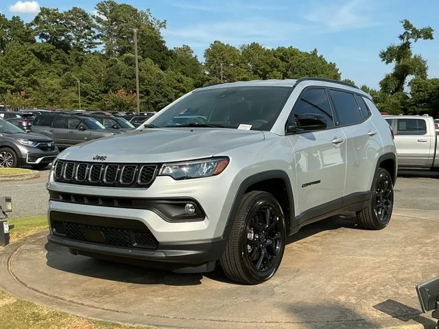 New 2026 Silver Zynith Metallic Clear-Coat Exterior Paint Jeep Latitude image 3