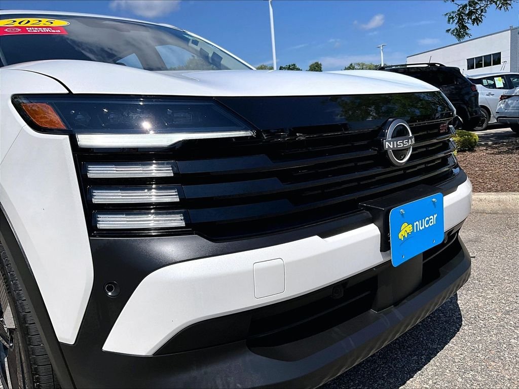 Used 2025 White Nissan SR image 30