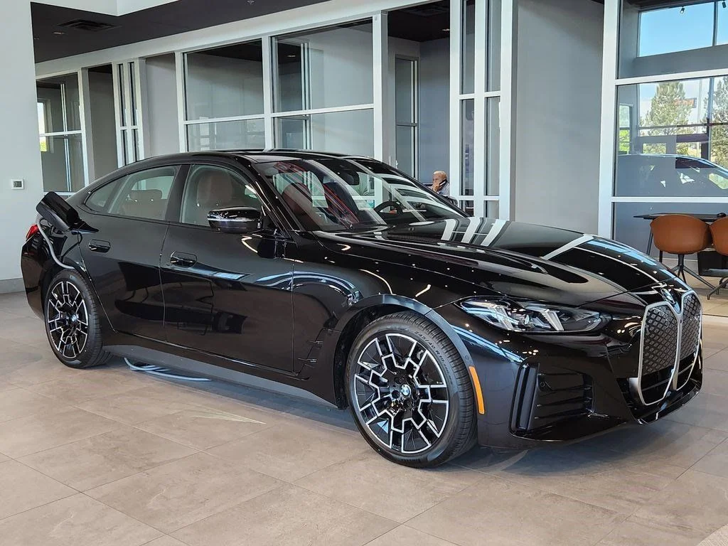 Used 2026 Black BMW xDrive40 image 3