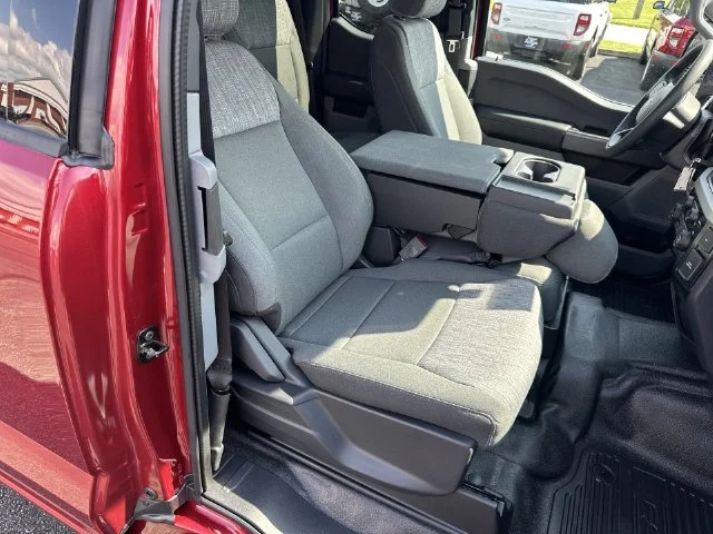 New 2026 Ruby Red Metallic Tinted Clearcoat Ford F-250® XLT image 25