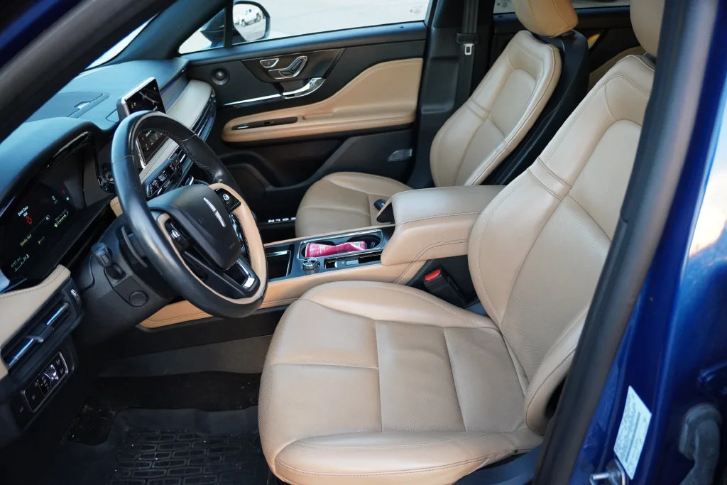 Used 2021 Artisan Blue Lincoln Reserve image 4